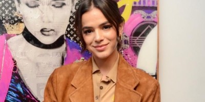 Bruna Marquezine posta foto nua e recebe elogios 