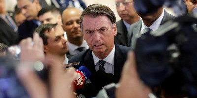 Globo debocha de 'fugidas' de Bolsonaro: 