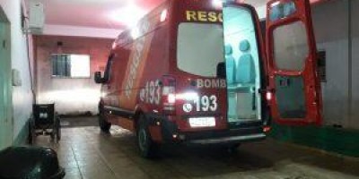 Homem sofre tentativa de homicídio ao chegar em casa