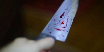 Mulher mata o marido e entrega pênis para a amante