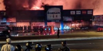 VÍDEOS: Incêndio destrói Distribuidora Dimam em Ji-Paraná 