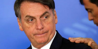 Bolsonaro comenta decisão do TSE sobre disparos no WhatsApp