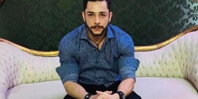 Cantor sertanejo morre após bater carro em árvore 
