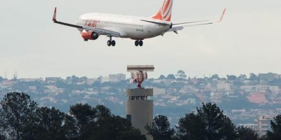 Passageiro passa mal durante voo e morre dentro do avião 