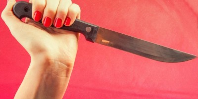 Mulher é presa após esfaquear namorado pela segunda vez