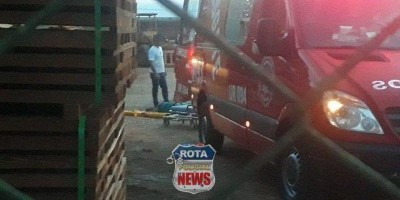 Homem é baleado e cai dentro do pátio de madeireira