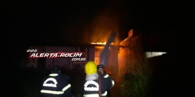 Rolim: Bombeiros atuam em incêndio em residência no Bairro Centenário