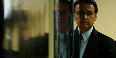 Bolsonaro é denunciado por incitar genocídio indígena