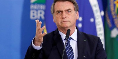Depois de afagar China, Bolsonaro recebe Huawei