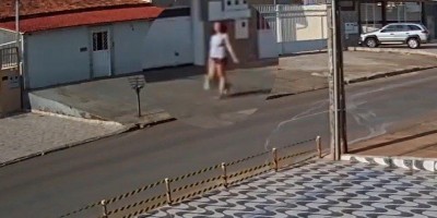 DF: câmeras flagram suspeita abandonando bebê em sacola