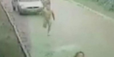Homem é preso após correr nu atrás de mulher