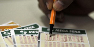 Mega-Sena acumula e próximo prêmio vai a R$ 13,5 milhões 