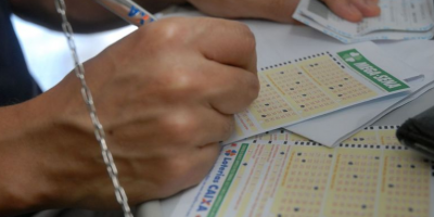 Mega-Sena pode pagar R$ 10,5 milhões neste sábado (16)