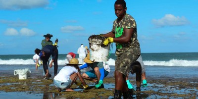 Óleo derramado chega ao litoral do Rio de Janeiro