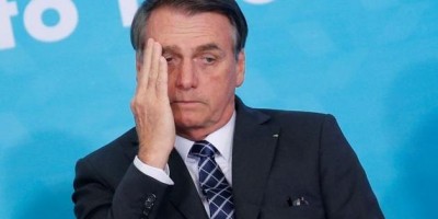 Bolsonaro cai no banheiro e vai para hospital em Brasília; Presidente já recebeu alta