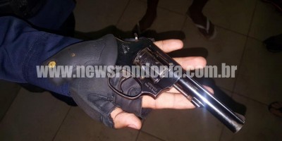 COM REVOLVER NA CINTURA, HOMEM É PRESO EM CANDEIAS DO JAMARI