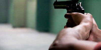 Durante briga, mulher atira no pênis do marido policial