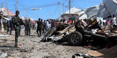 Explosão de carro-bomba deixa ao menos 76 mortos na Somália
