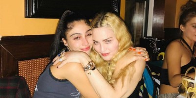 Filha de Madonna participa em recriação de orgia em museu