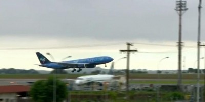 Garota de 17 anos sequestra e bate avião na Califórnia