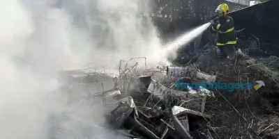 Incêndio destrói casa em Porto Velho; a causa pode ter sido fogos de artifício; veja o...