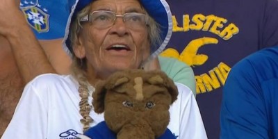 Torcedora-símbolo do Cruzeiro de 86 anos é agredida por torcida do Atlético, em Minas...