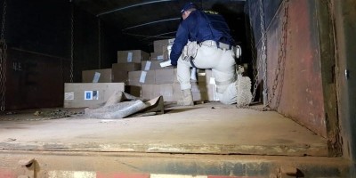 Carreta com mais de R$ 800 mil em cigarro contrabandeado é apreendida pela PRF em...