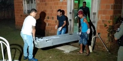 Homem é morto a tiros e facadas após ter casa invadida em Rio Branco