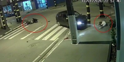 Câmeras registram motociclista bater violentamente em carro em Presidente Médici; veja...