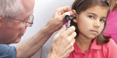 Criança que tem dificuldades na fala pode não ouvir bem