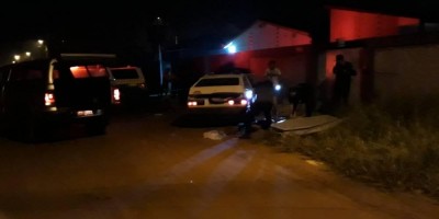 Dupla em moto executa homem a tiros no réveillon