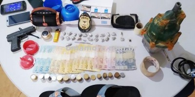 Policiais flagram comercialização de drogas e desarticulam 'boca de fumo' em...