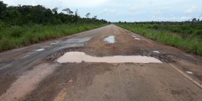 Em protesto, moradores e caminhoneiros dizem que irão fechar BR-364 entre Acre e...