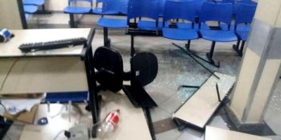 Filho causa destruição em hospital e ameaça quebrar perna de paciente