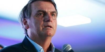 Bolsonaro assina projeto com regras para mineração e geração de energia em terras...