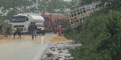 Acidente entre Bi-trem e caminhão carregado de gás deixa mais de 10 Km de...
