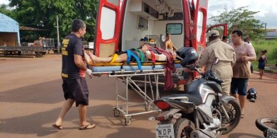 Mãe e filho ficam feridos em colisão envolvendo moto e carro em Rolim de Moura