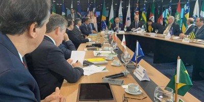 Pressionado por governadores, governo federal diz que vai discutir impostos do...