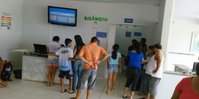 Criança é internada com meningite e outros dois alunos podem estar com a doença em...