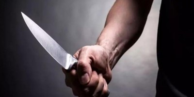 Homem mata outro a facadas e esquece celular no local do crime