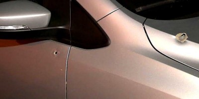 Cabeleireiro tenta matar motorista de carro a tiros no trânsito por ciúmes