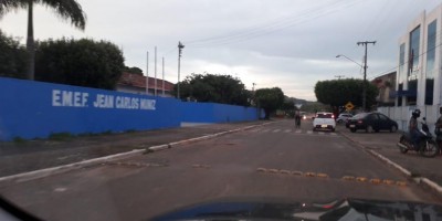 Condutora atropela aluno na saída de escola em Jaru