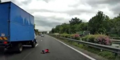 Bebê 'voa' pela janela durante acidente de carro; veja o vídeo
