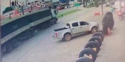 Carreta quase esmaga motociclista em cruzamento de Ji-Paraná; veja o vídeo