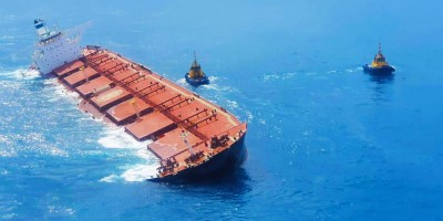 Navio com minério de ferro encalha e ameaça afundar no litoral do Maranhão