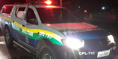 Bandidos fazem cerca de 10 pessoas reféns durante roubo em residência