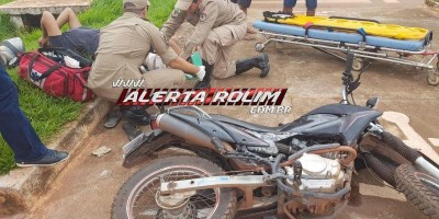 Motociclista fica ferido após colidir em escada na carretinha de outra moto em Rolim de...