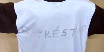 Aluno é obrigado a usar uniforme escolar com a inscrição 'empréstimo' por escola...