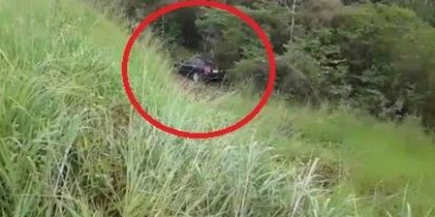 Após acidente, carro é abandonado as margens da BR-364 em Rondônia; veja os vídeos