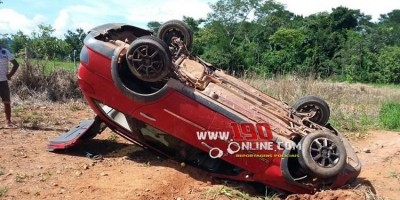 Automóvel capota na RO-383 e deixa três pessoas feridas em Alta Floresta